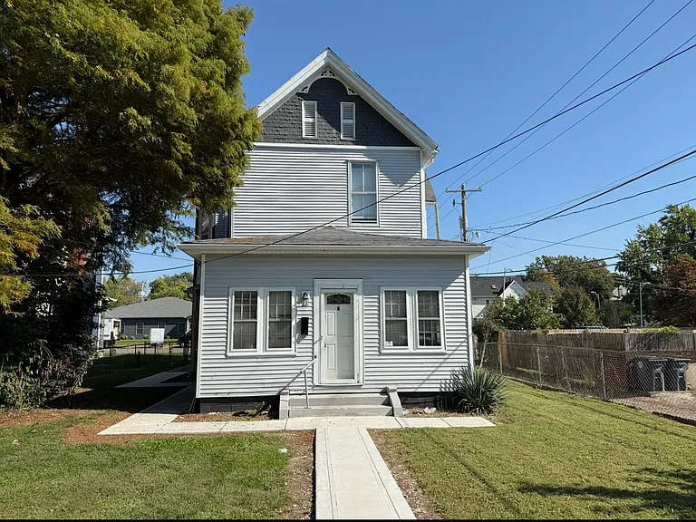931 SE 8th St #C — Photo 4