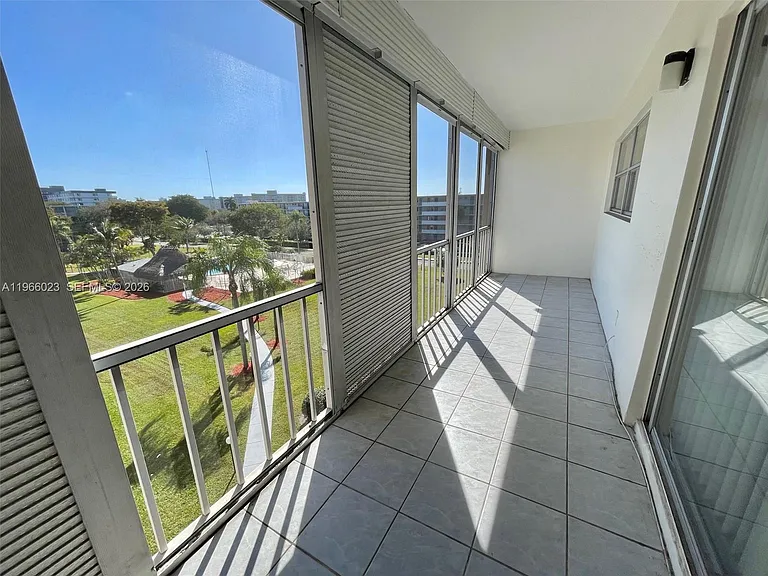 4700 Washington St #507 — Photo 4