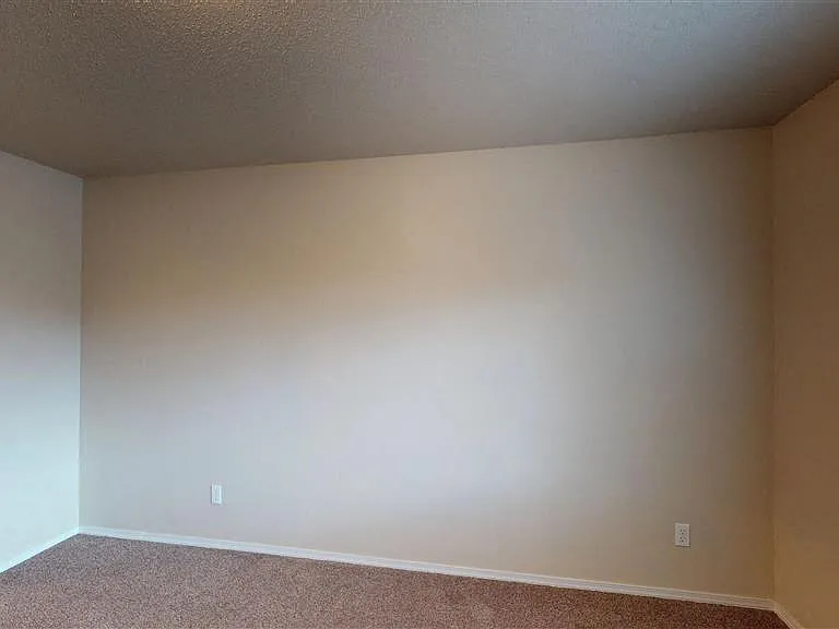 Sierra Vista Apartments — Photo 31