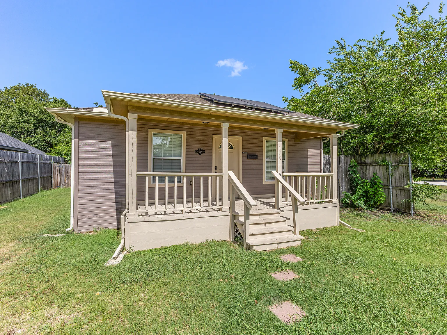 3 bed, 1176 sqft, $1,950 — Photo 3