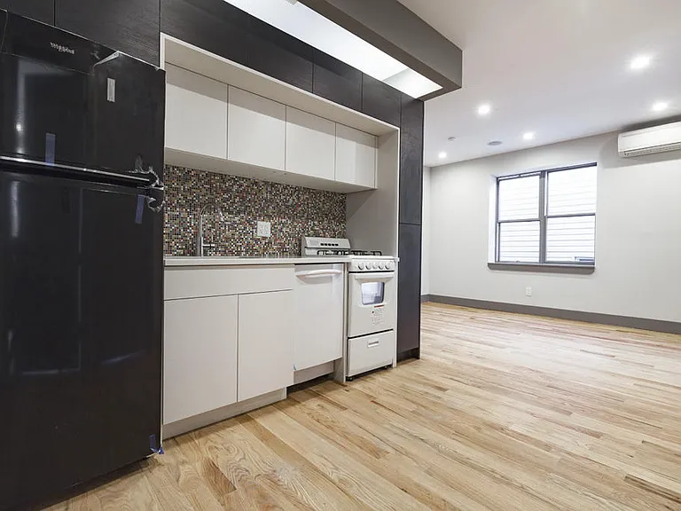 836 Monroe St #3B — Photo 2