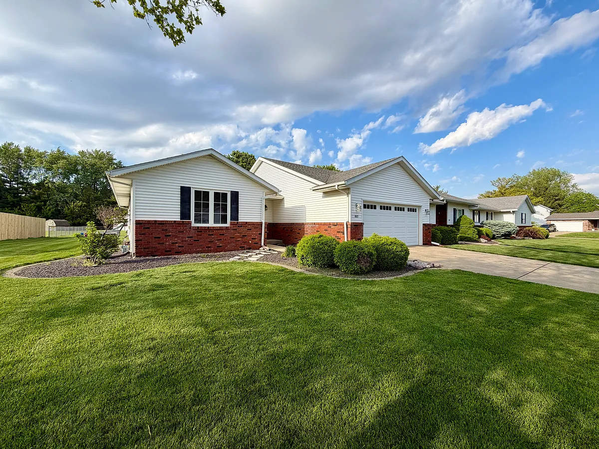 Building Photo - 1805 Wren Dr