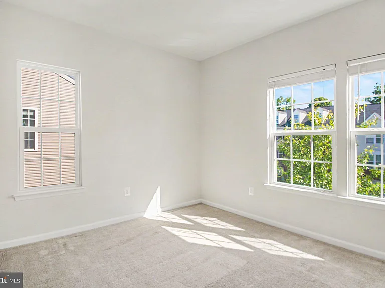 1643 Dorothy Ln — Photo 15