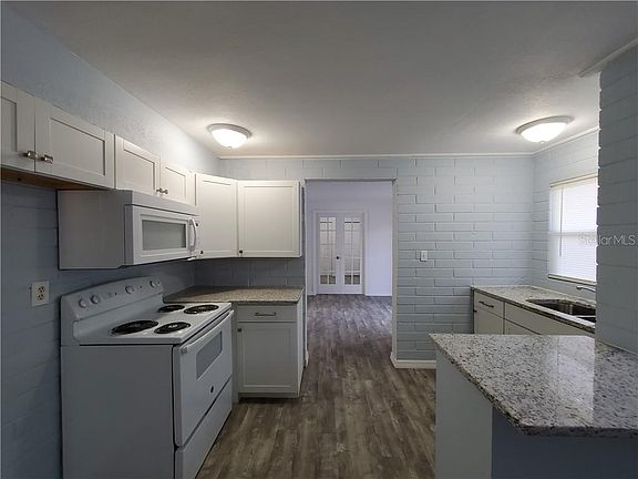 5th image of 1100 Julia St