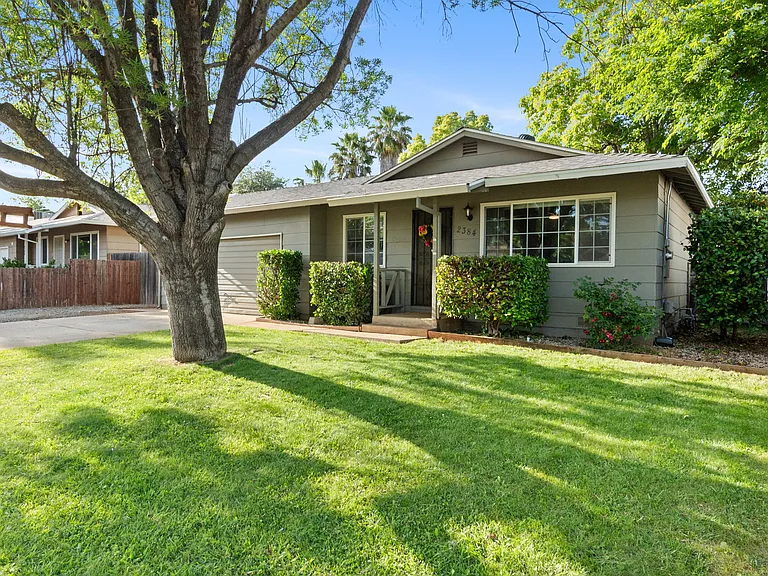 2384 Saturn Skyway — Photo 19