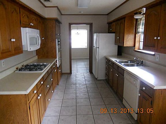 3rd image of 1415 E Windsor Dr