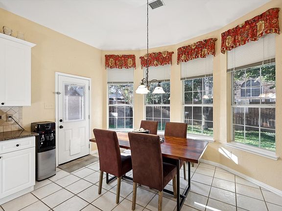 Kitchen Eating Area