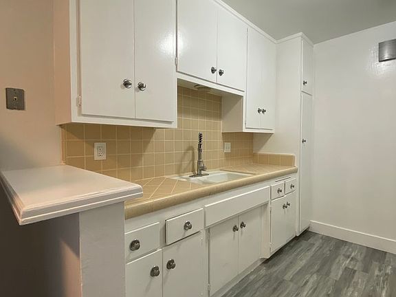4th image of 536 S Flower St APT 3