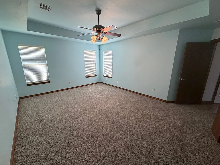 800 Windsor Pl — Photo 13
