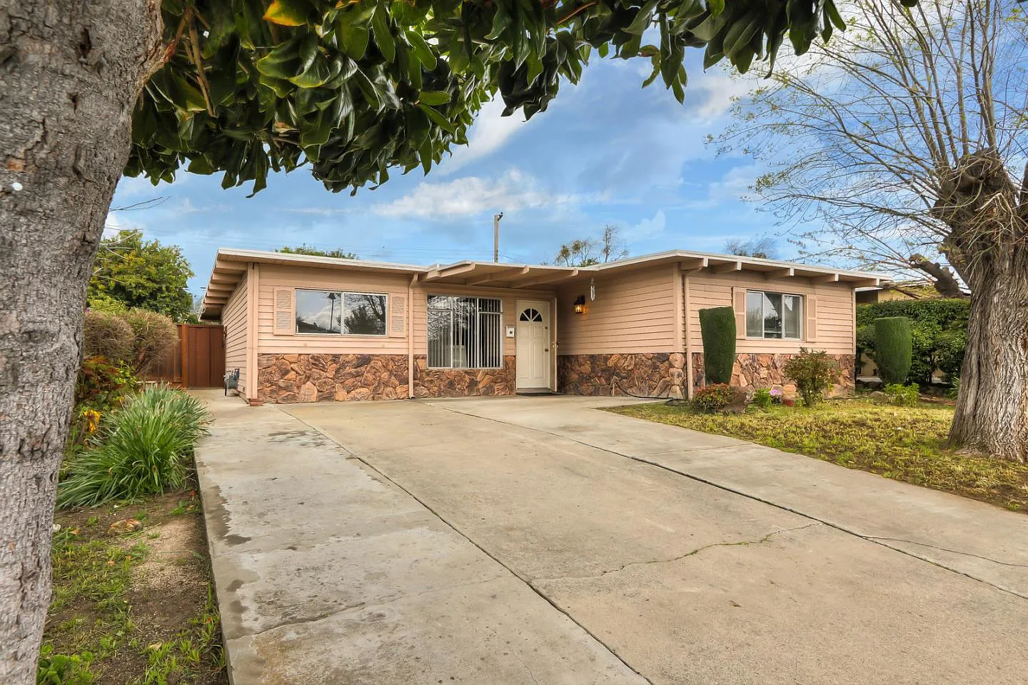 10280 Regan St photo 1