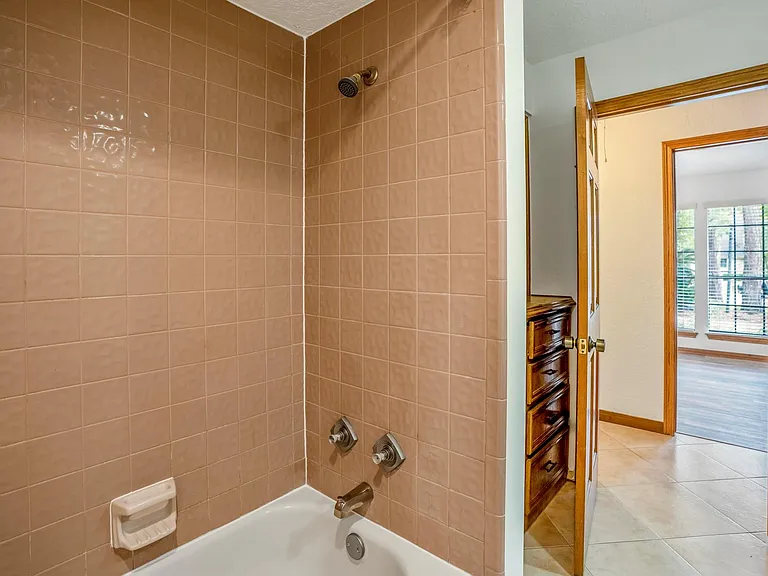 38 Devonshire Dr — Photo 32