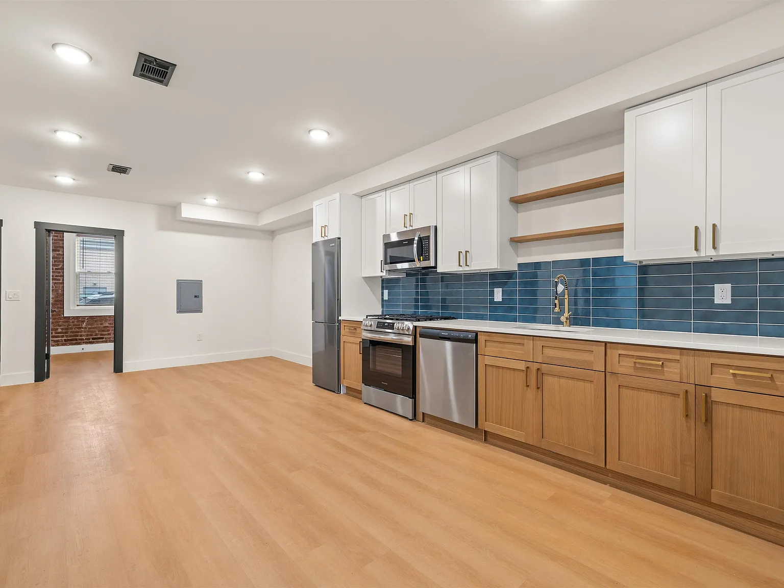 3 bed, 2.0 bath, $2,850 — Photo 2