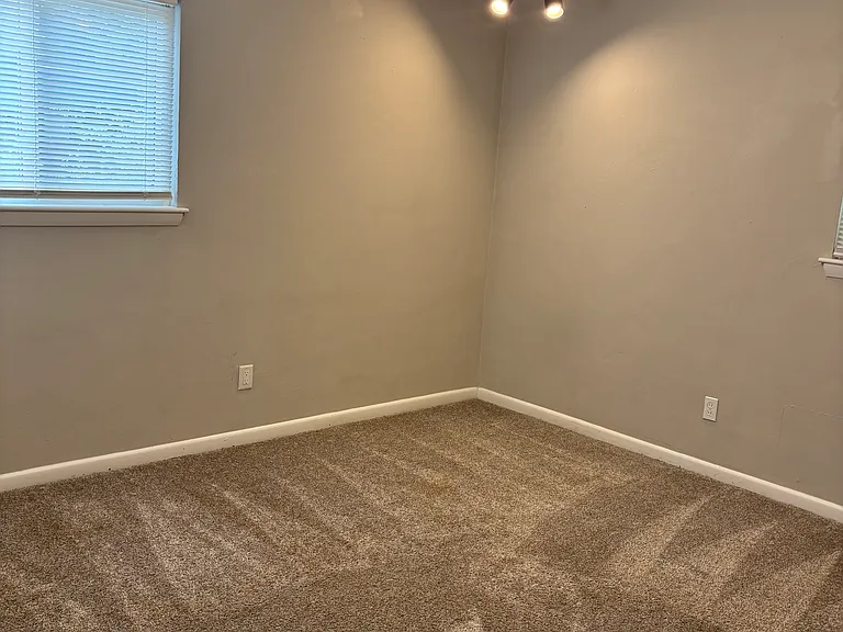 520 Kellam Rd — Photo 9