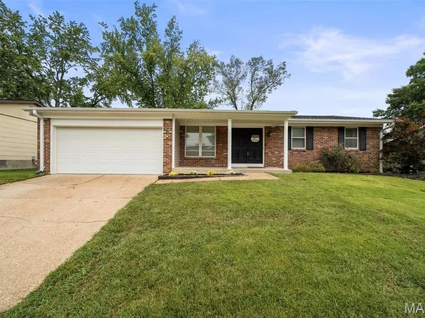1365 Twin Trails Ct, Fenton, MO 63026