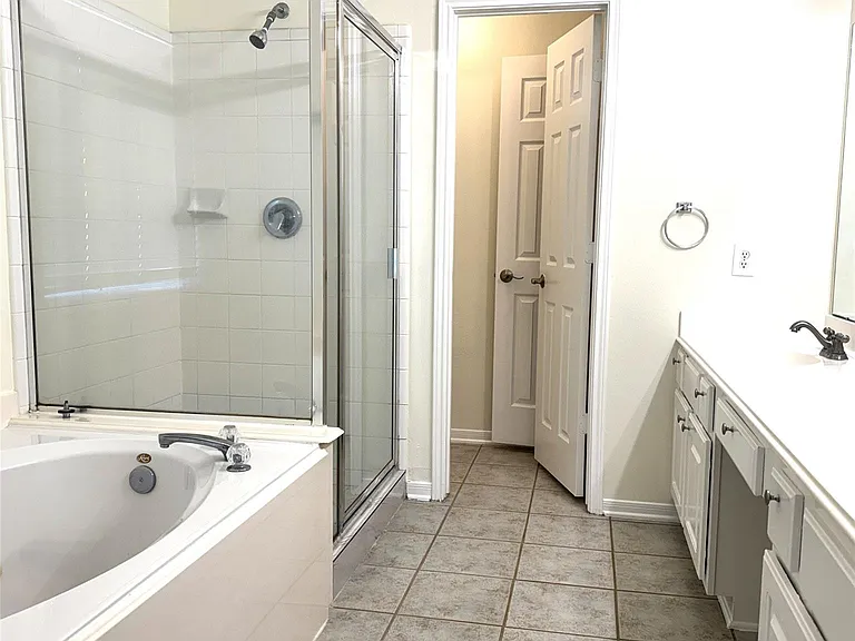 10023 Hickory Trail Ln — Photo 12