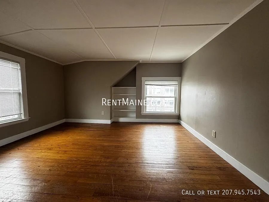 Building Photo - 28 Pleasant St #4