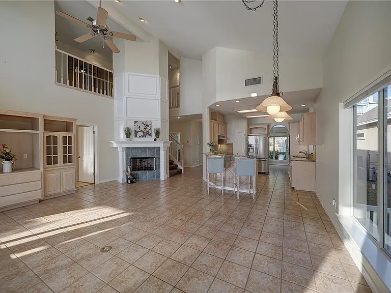 1343 Bayview Dr — Photo 8