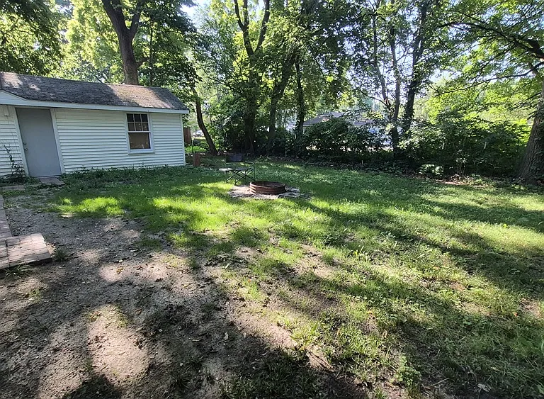 1011 E Water St — Photo 15