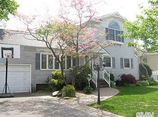 5 Byrd St, Massapequa Park, NY 11762