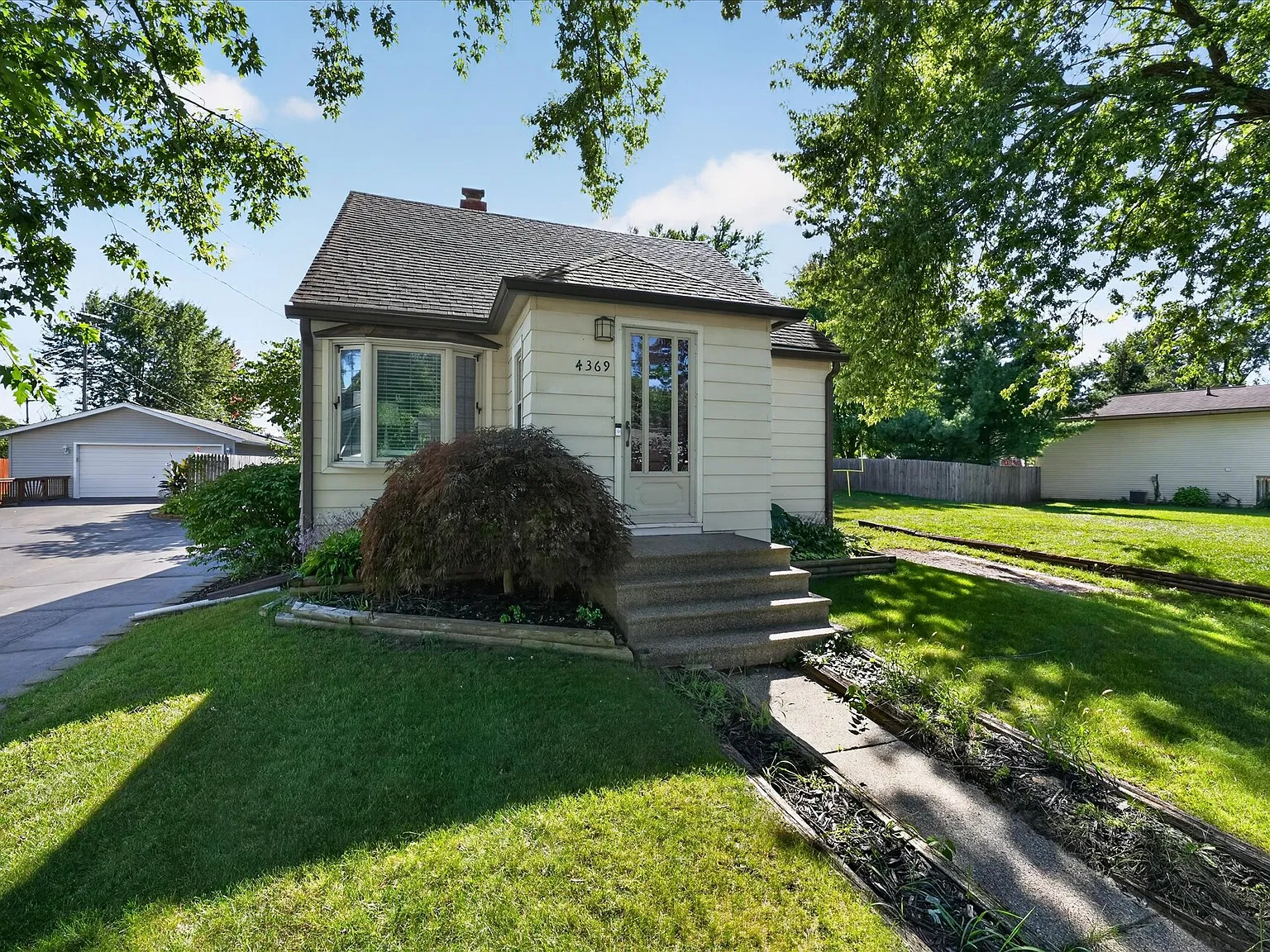 4 bed, 1406 sqft, $2,000 — Photo 4
