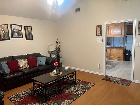 2nd image of 1632 Fresno St