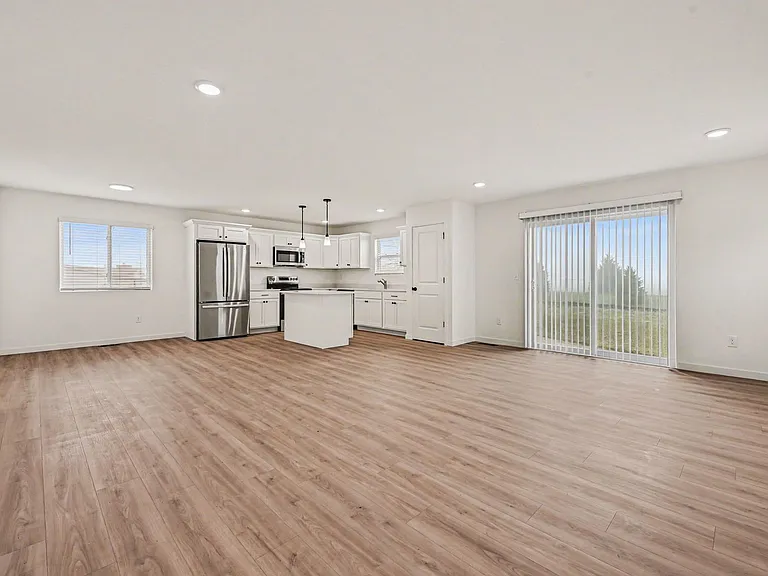1635 Reagan Dr — Photo 5