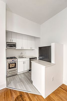 4th image of 60 W 76th St APT 5I