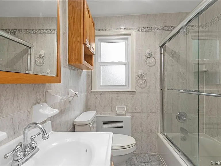 709 Carlyle St — Photo 19
