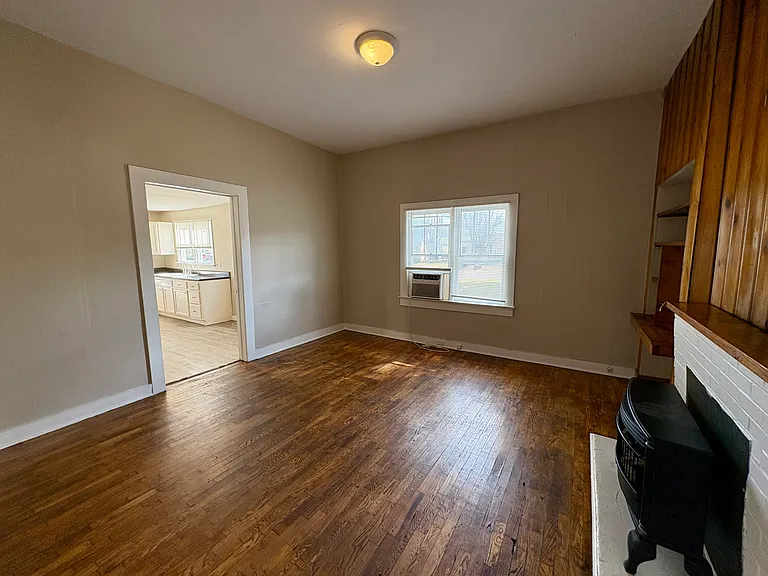 176 Main St — Photo 11