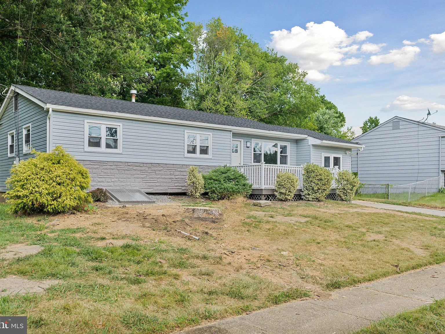 4 bed, 1975 sqft, $4,950 — Photo 3