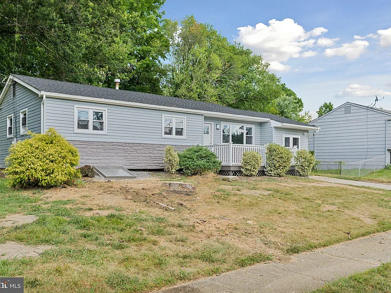 501 Bloomfield Dr — Photo 3