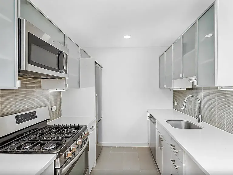 222 E 111th St #5F — Photo 4
