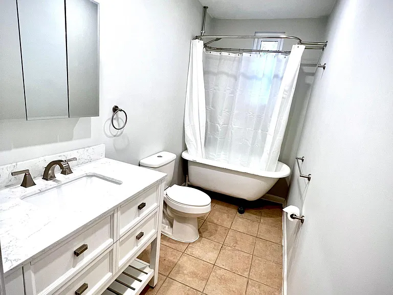 209 N Centre St — Photo 6