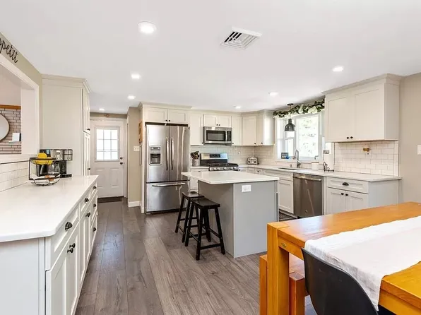 22 Alvarado Ave, Worcester, MA 01604