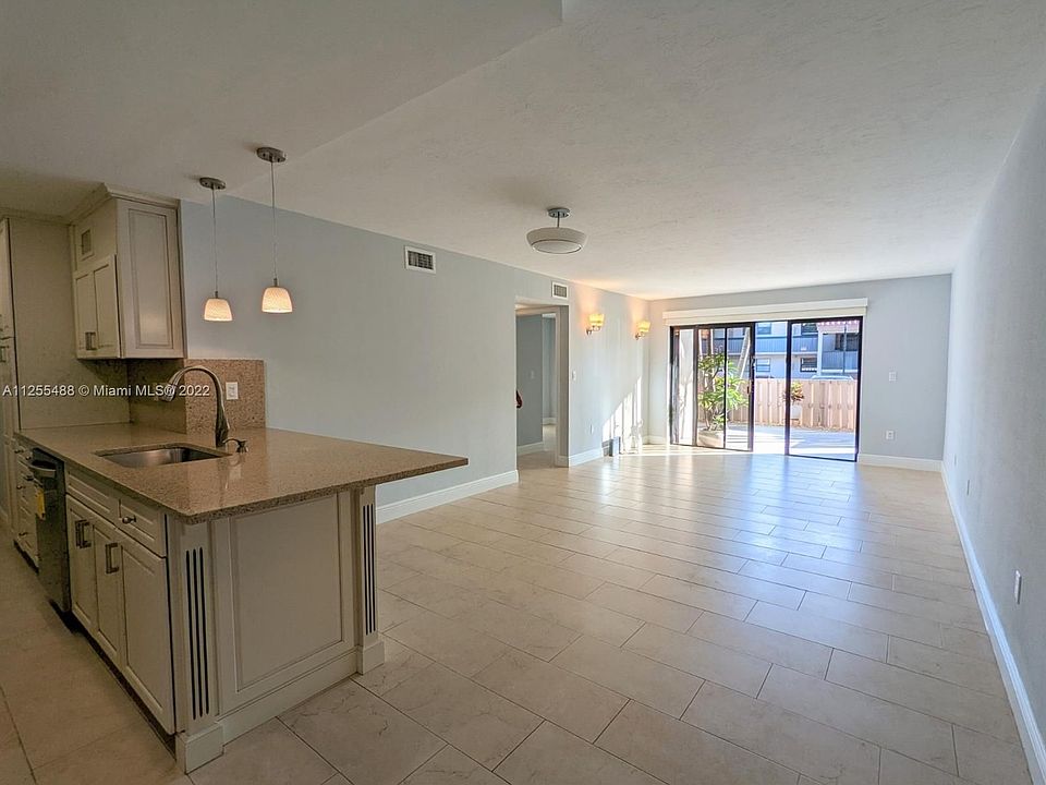 1st image of 280 W Park Dr APT 103-6