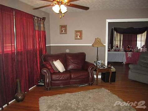 3rd image of 1810 Jessie Ln