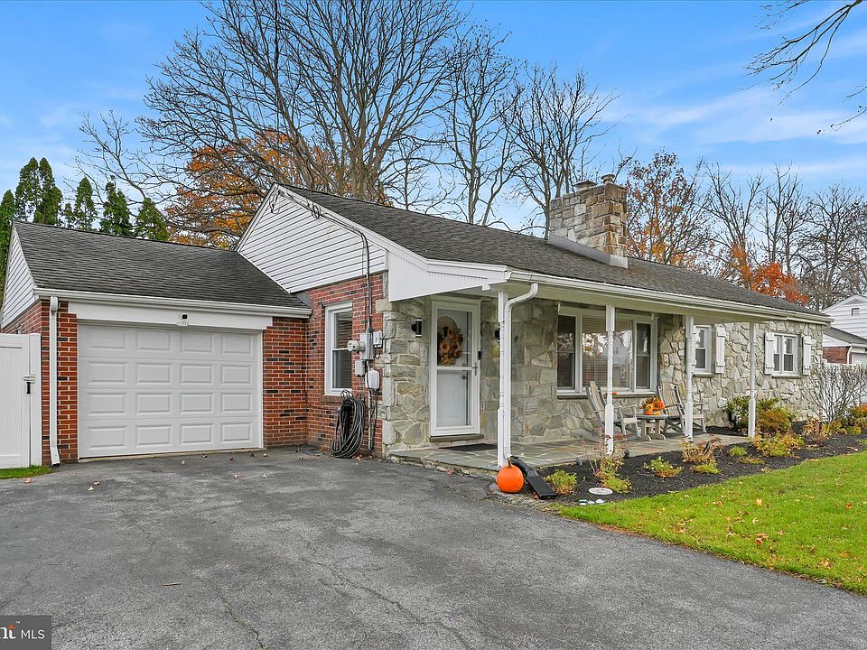 1st image of 7 Pleasant Dr