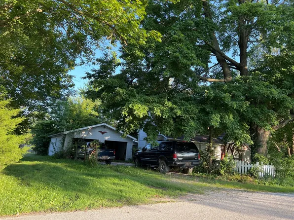 101 S Jones St, Cisne, IL 62823