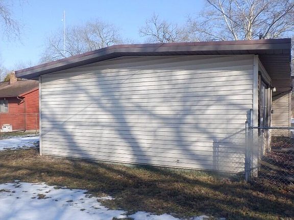3rd image of 1748 Park Ave