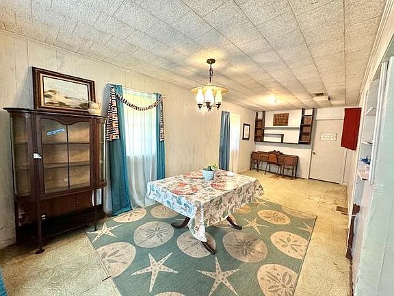 5th image of 111 Lyndenwood Dr