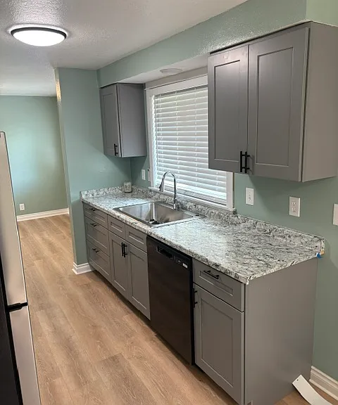 878 NE Thomas Ct — Photo 5