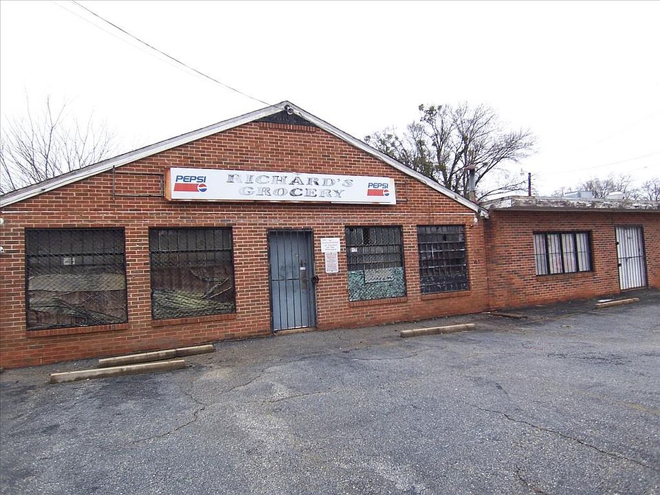 2nd image of 300 Greenacre Rd