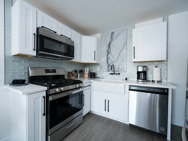 5255 Churchward St — Photo 6