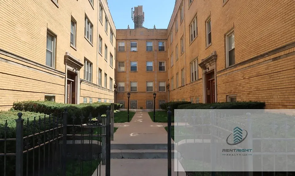 4477 N Elston Ave #208