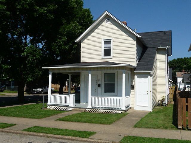 Door on right is entrance to upper unit