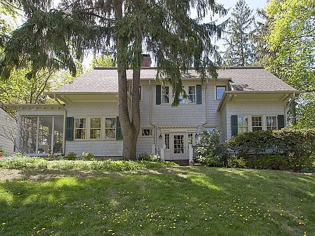 1945 Cambridge Rd photo 1