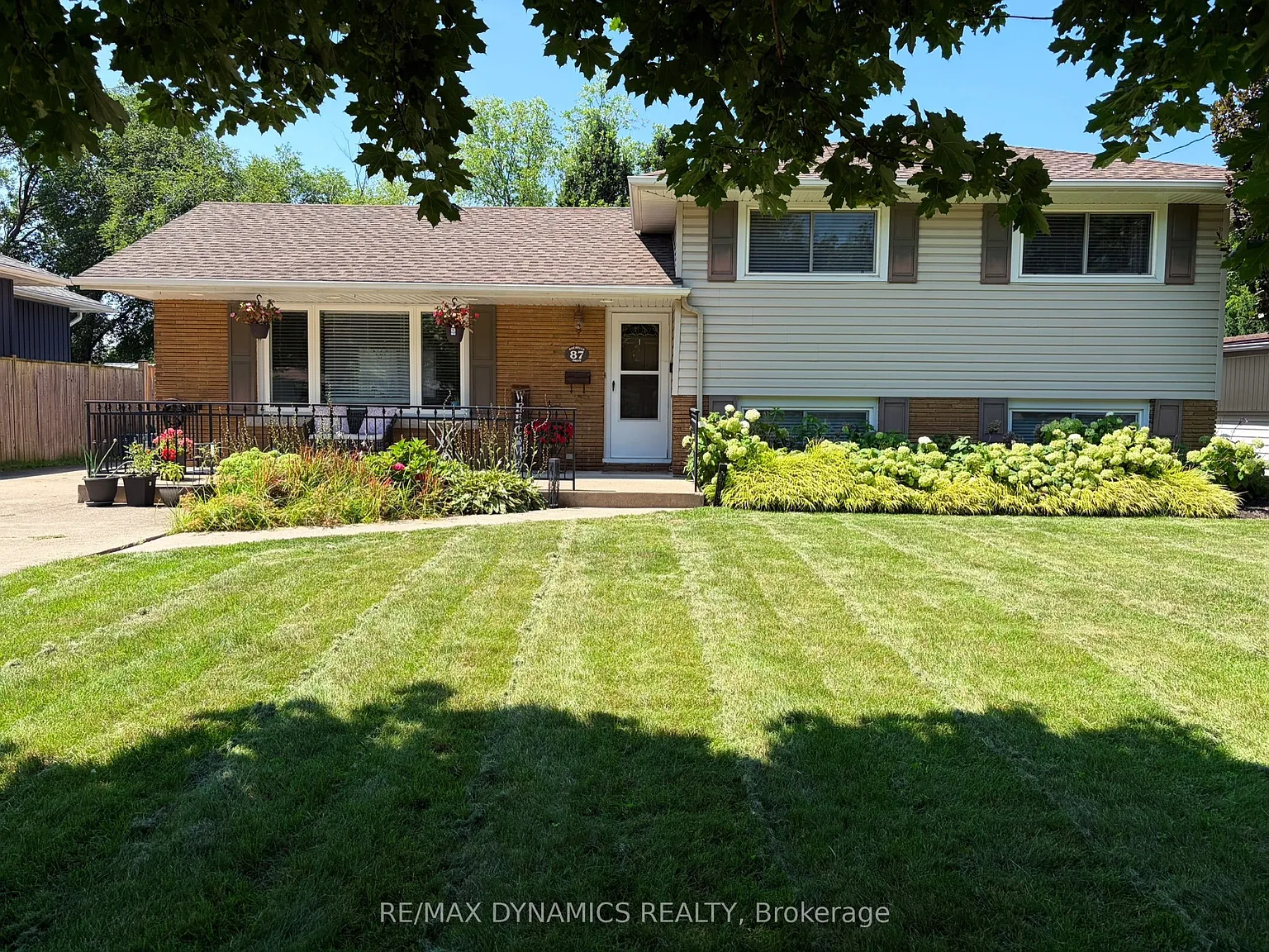 3 bed, $3,000 — Photo 2