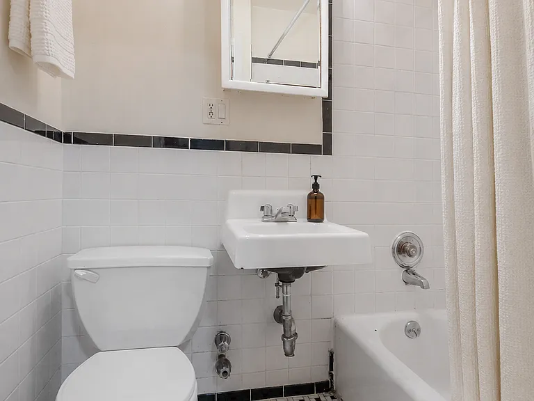 439 E 74th St #1RW — Photo 8
