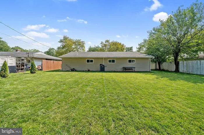 Building Photo - 27 Chippendale Cir