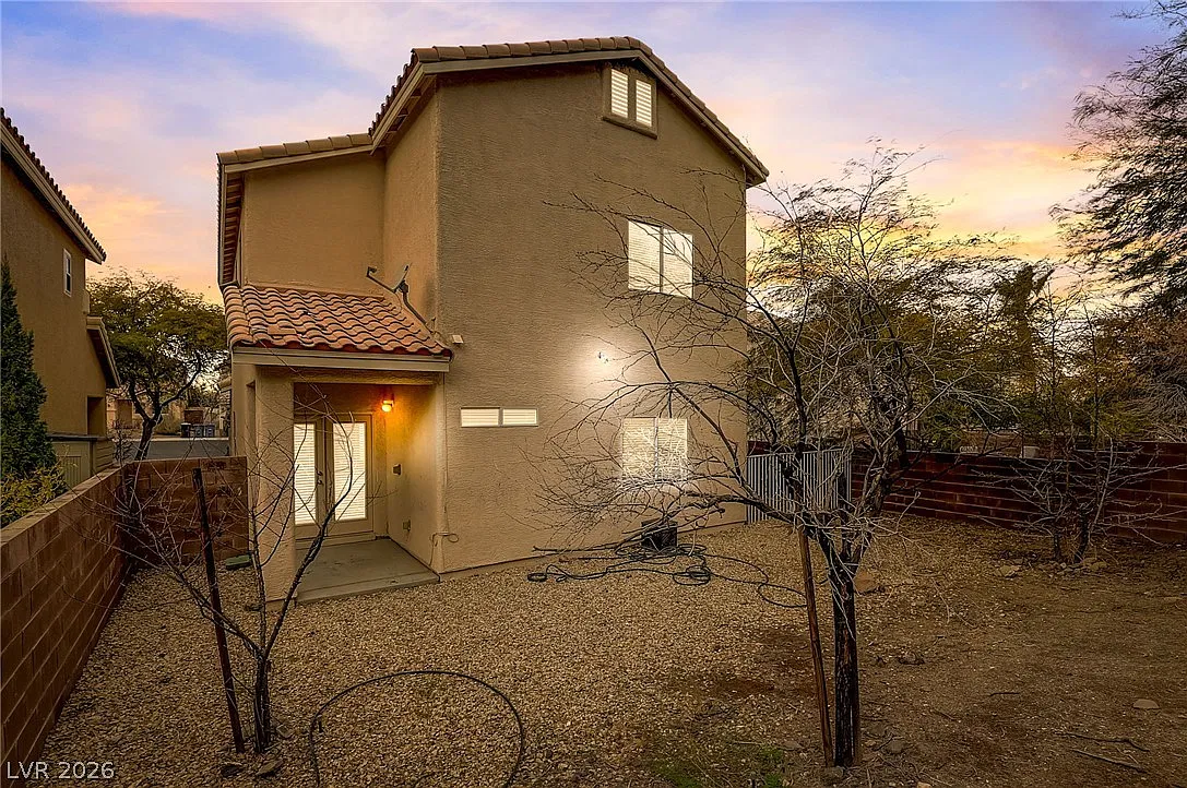 4 bed, 2.5 bath, 1947 sqft, $2,395 — Photo 2